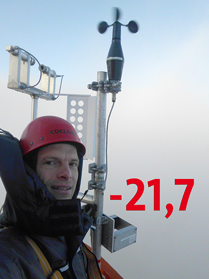 Schwindelfrei: Ingo Lange auf dem 300 Meter hohen Wettermast. Foto: privat