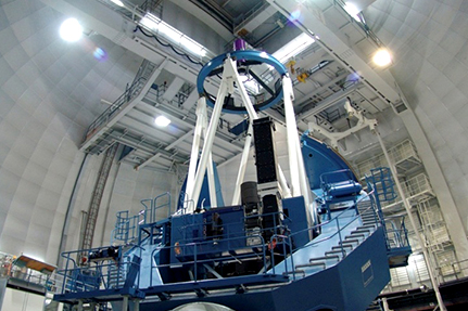 Das 3.5m-Teleskop auf dem Calar Alto in Südspanien. CARMENES ist an diesem Teleskop installiert und wird Anfang 2016 die Suche nach erdähnlichen Planeten aufnehmen. Foto: Max-Planck-Institut für Astronomie