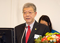 Prof. Dr. Yang Yuliang, Präsident der Fudan-Universität, moderierte den Dialog zum Thema Bildung im 21. Jahrhundert. Foto: UHH/Schell