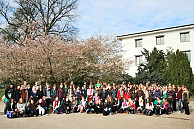 Gruppenbild der rund 150 Teilnehmerinnen und Teilnehmer, Foto: UHH/Detlef Rick 

