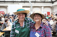 Zwei aus dem Organisationskomitee: Karin Diedrichs (li.) und Anett Roggenbuck. Foto: UHH/Sukhina