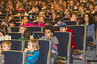 Im Anschluss an die Vorlesung können die Kinder alle ihre Fragen zum Thema loswerden. Foto: UHH/RRZ/MCC/Arvid Mentz
