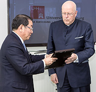 Präsident Lenzen zum „Kenjin“ (Weisen) ernannt