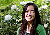 Liebt den Garten im Mittelweg 177: Dr. Wang Yi, Referentin für Partnerschaftsmanagement in der Abteilung Internationales. Foto: UHH/Schoettmer